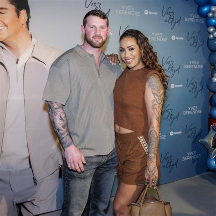 Glennis Grace: Boyfriend, net worth, tattoos, smoking & body measurements