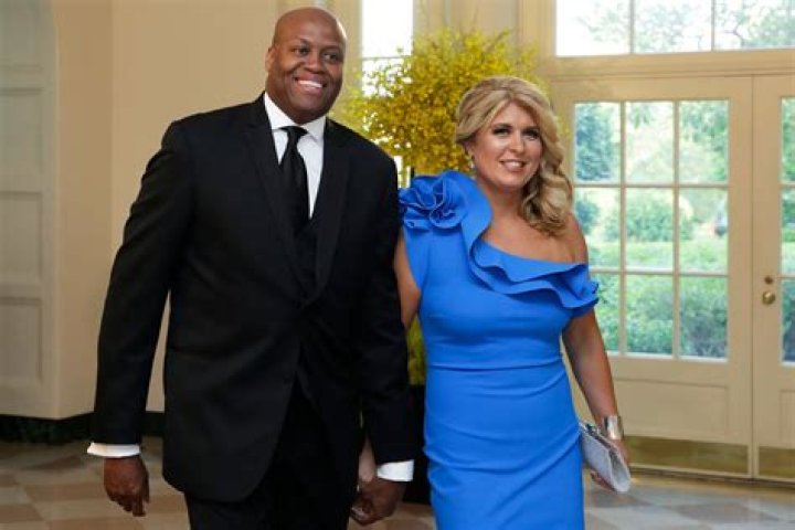 Who is Laura? Age, children, net worth, Instagram