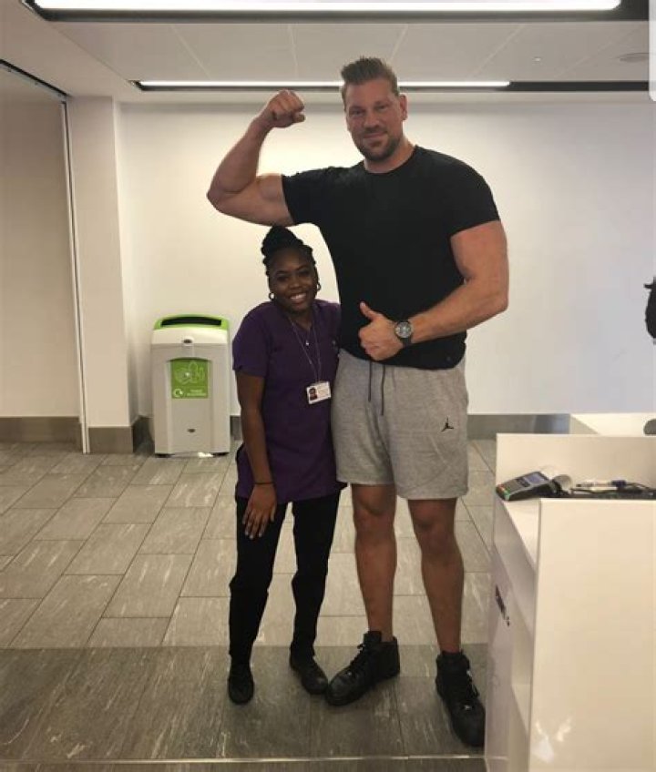 Male Celebrities Who Are 7 Feet (213 cm) Tall