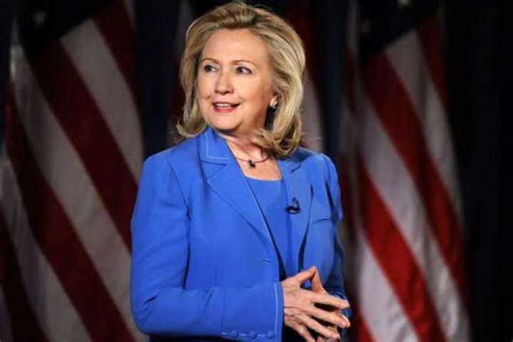 Hillary Clinton Denies Lesbian Rumors While On The Howard Stern Show – ‘I Actually Like Men’