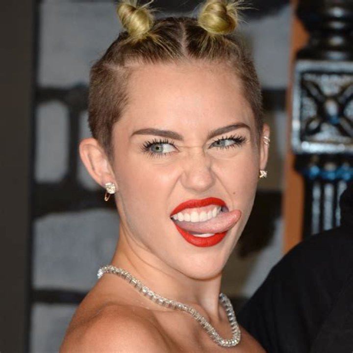How can I meet Miley Cyrus? – Celebrity