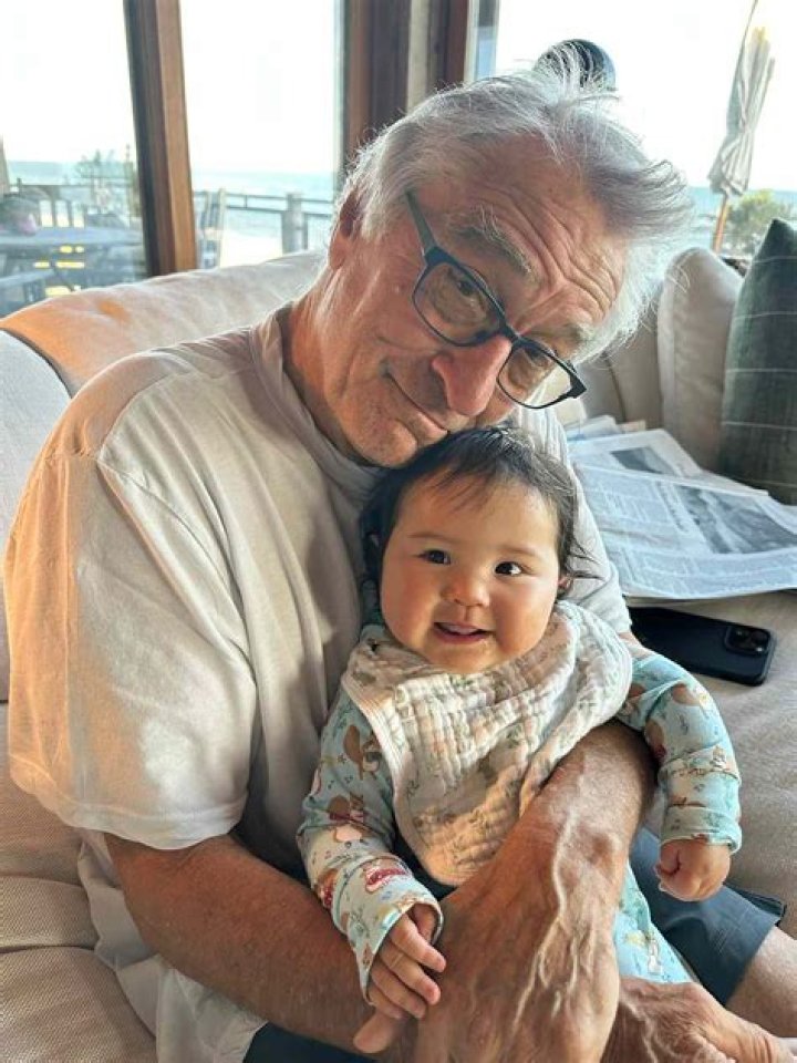 How many children does Robert De Niro have at age 80? How many biological children does Robert De Niro have?
