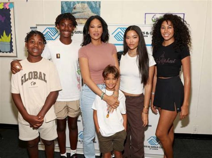 
How Much Money Does Kimora Lee Simmons Make? Latest Income Salary
