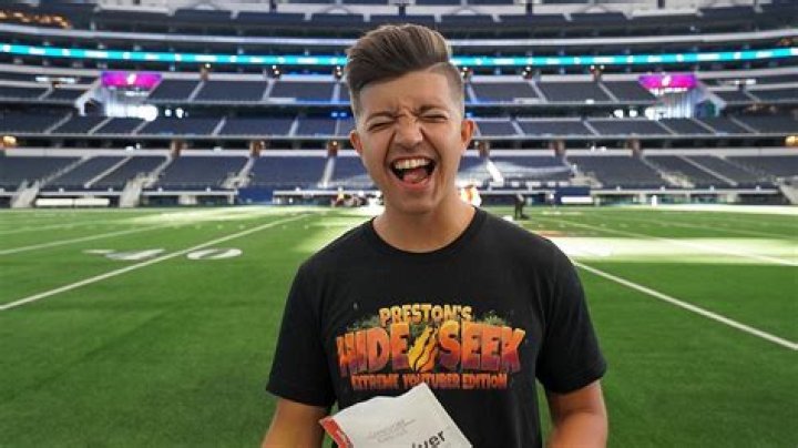 How much money does PrestonPlayz make?