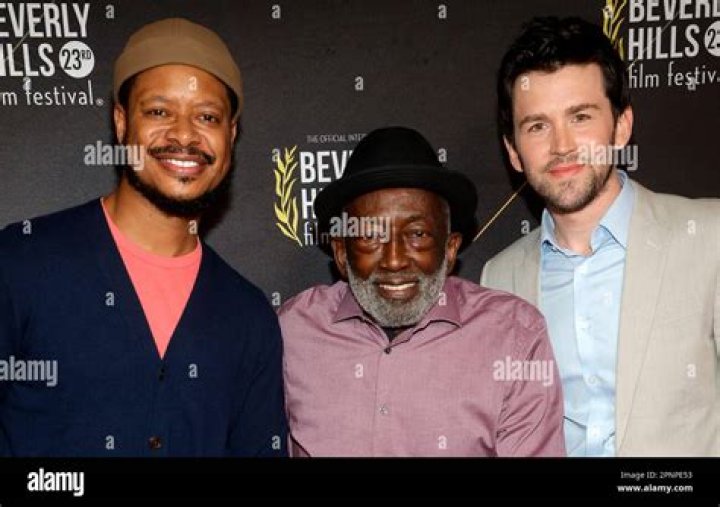 How Tall Is Grace and Frankie’s Actor, Michael Charles Roman?