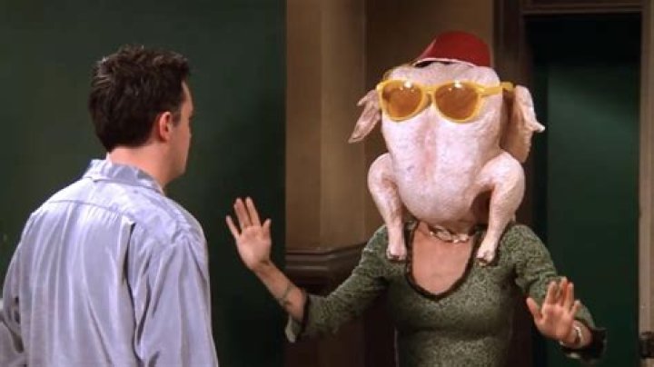 In what episode of ‘Friends’ does Monica have a turkey on her head?