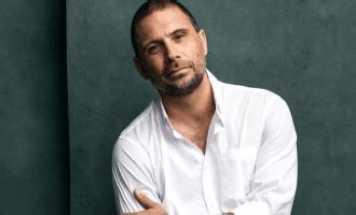 Is Jeremy Sisto Deaf?