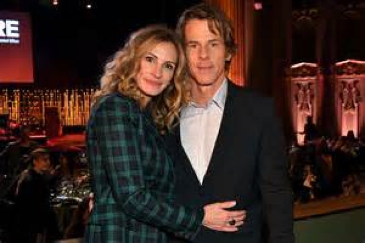 Is Julia Roberts Quarantining Alone Amid Divorce With Danny Moder?