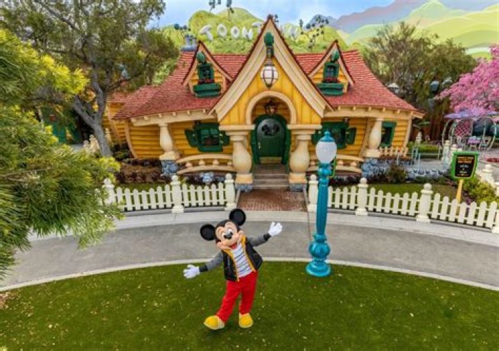 Is Mickey and Minnie’s house still at Disney World? – Celebrity
