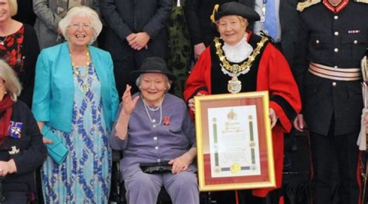 Is Patricia Routledge a lesbian? All Facts