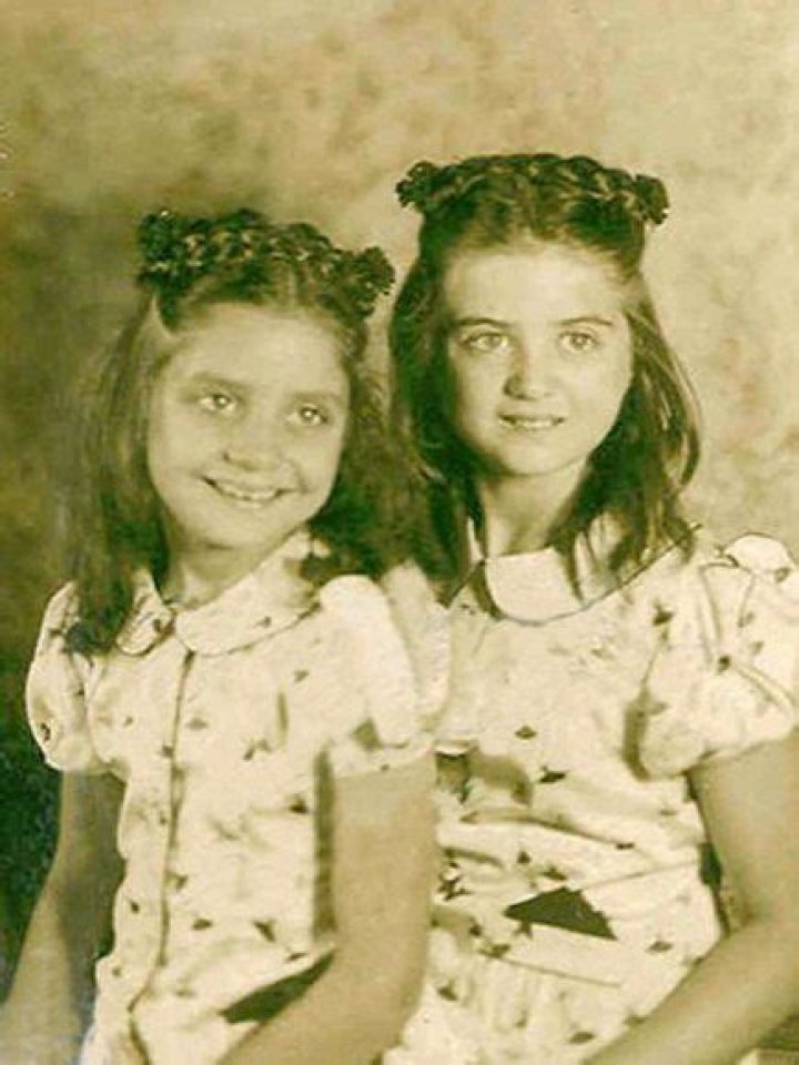 Jacqueline Dena Guber siblings: Carol Guber, Zev Guber