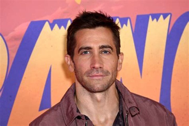 Jake Gyllenhaal Biography - Facts, Childhood, Family Life & Achievements