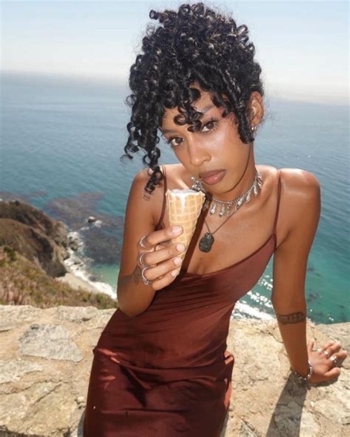 Jennelle Eliana Biography - Facts, Childhood, Family Life & Achievements