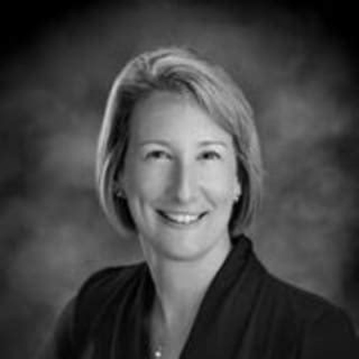 Dr. Jennifer Momen, MD – Bridgeport, WV