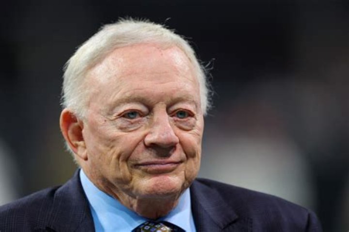 Jerry Jones Biography - Facts, Childhood, Family Life & Achievements