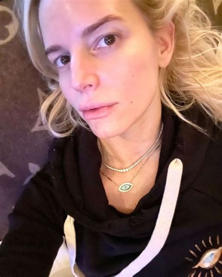 Jessica Simpson Shares Makeup-Free Selfie But People Are Talking About Her ‘Illuminati’ Necklace