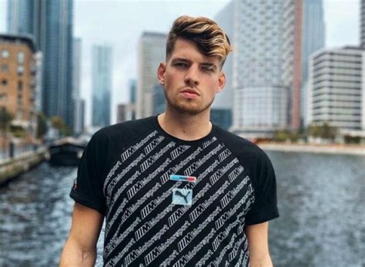 JMX Biography - Facts, Childhood, Family Life & Achievements