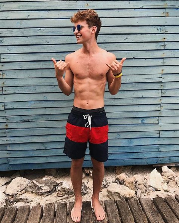 Joey Kidney - Bio, Facts, Family Life of Canadian YouTuber