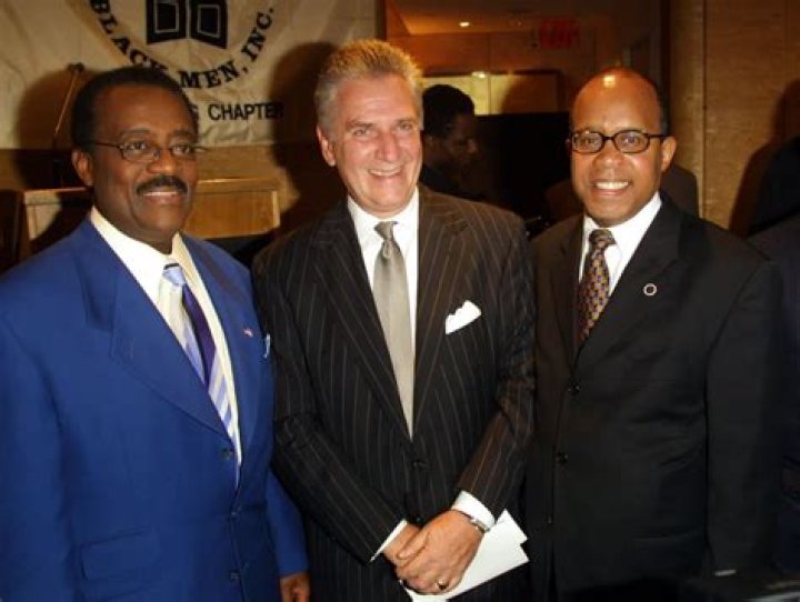 Johnnie Cochran Net Worth, Income, Salary, Earnings, Biography