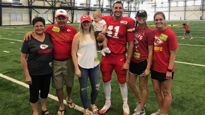 Jordan Hicks age, height, ethnicity, family, college, 40 time, draft, trade, net worth, Instagram