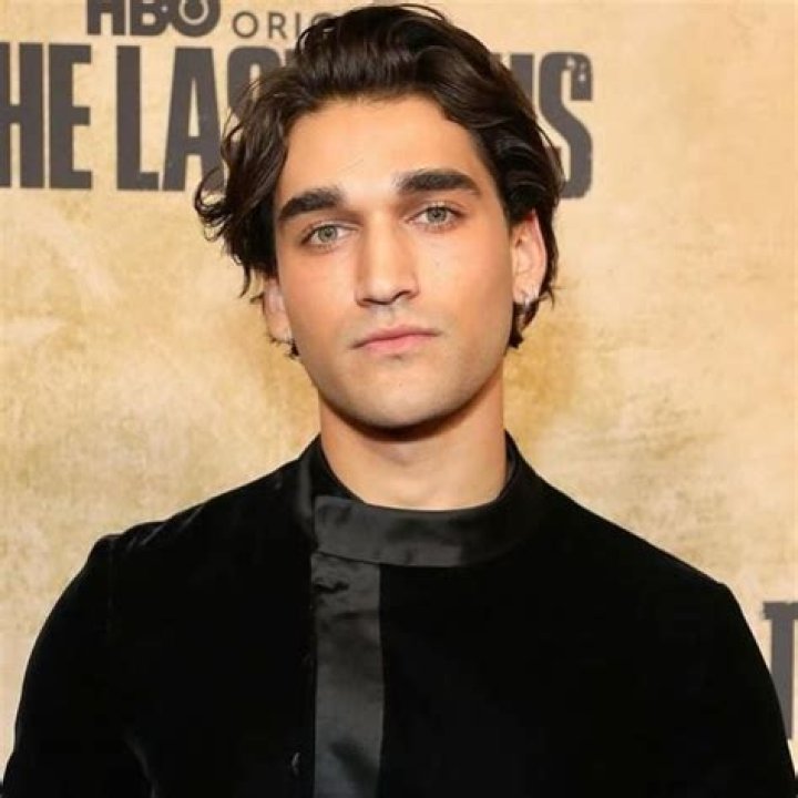 
Josh Heuston Height, Weight, Net Worth, Age, Birthday, Wikipedia, Who, Nationality, Biography 