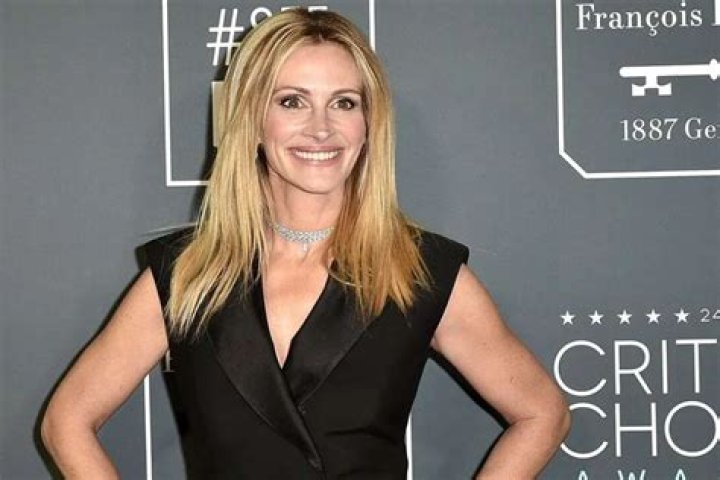 Julia Roberts Posts Cute Pic And Message On Her 17th Wedding Anniversary