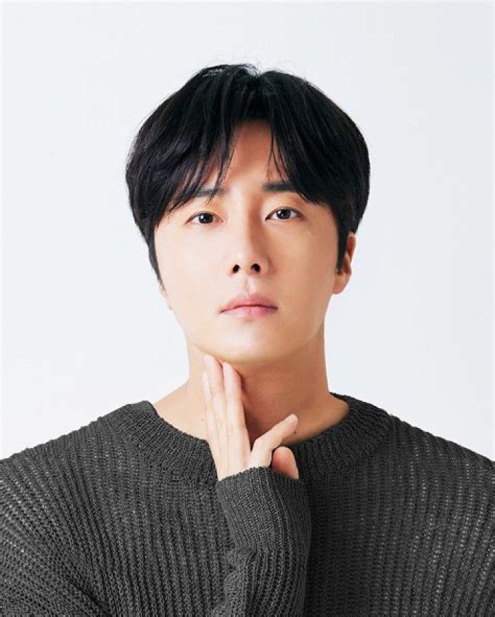 Jung Il-woo Biography - Facts, Childhood, Family & Childhood of South Korean Actor