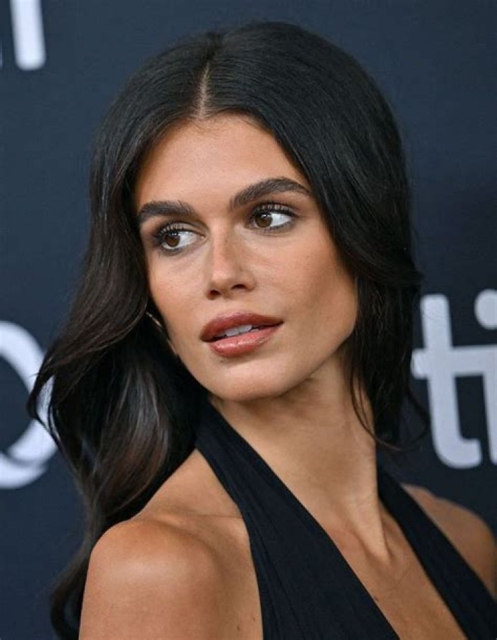 Kaia Gerber Biography - Facts, Childhood, Family Life & Achievements