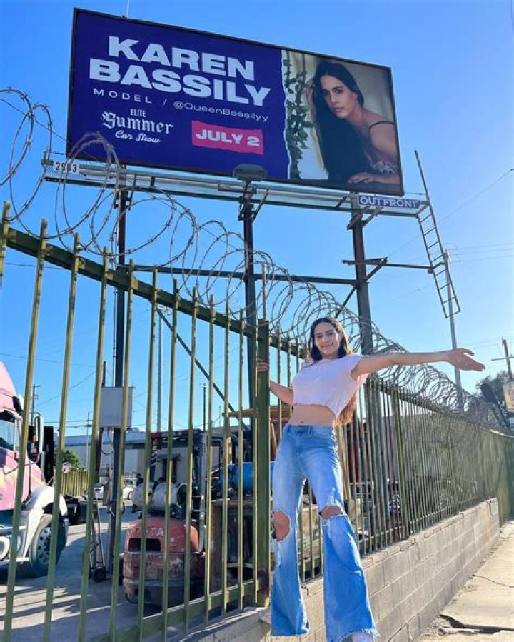 Model Karen Bassily Wiki, Age, Height, Brother, Education & More