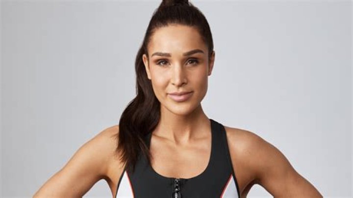 Kayla Itsines Biography - Facts, Childhood, Family Life & Achievements
