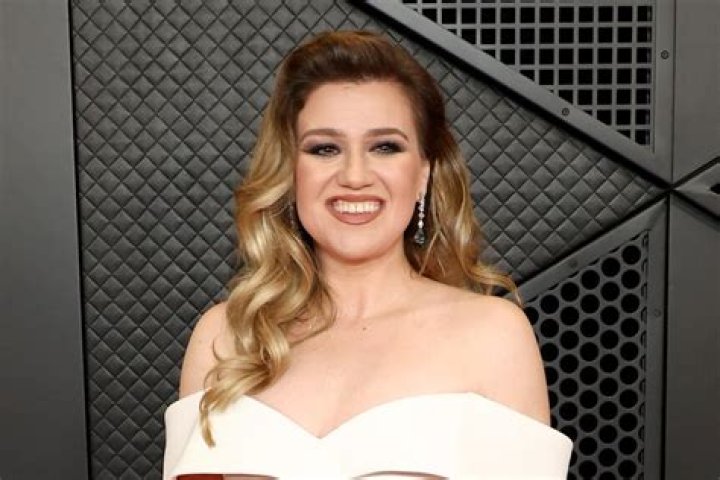 Kelly Clarkson Is Alive: Dead Hoax- What Happened To American Singer?