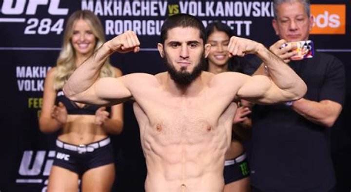 Kelvin Gastelum Biography, Age, Height And Weight, Wife, Image, Career, UFC, Net Worth, Twitter And News