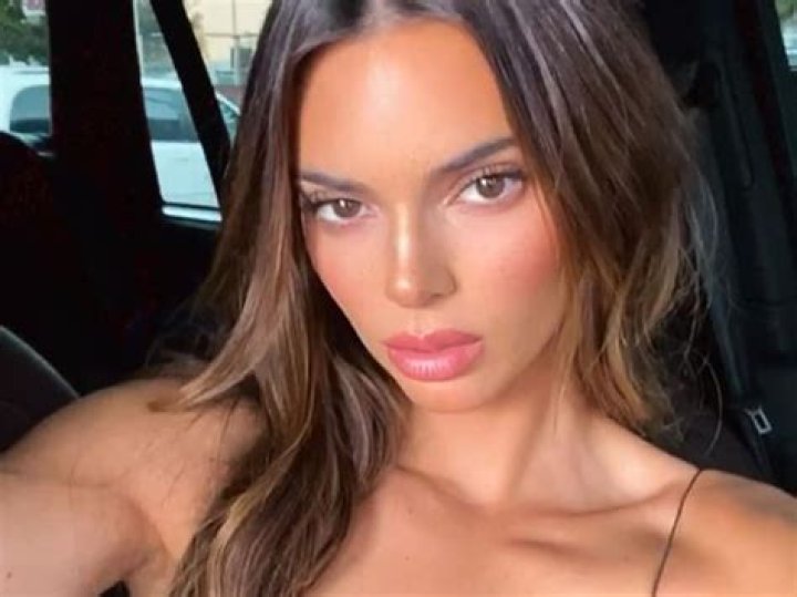 Kendall Jenner Shows Off Her New Hair Extensions In These Photos