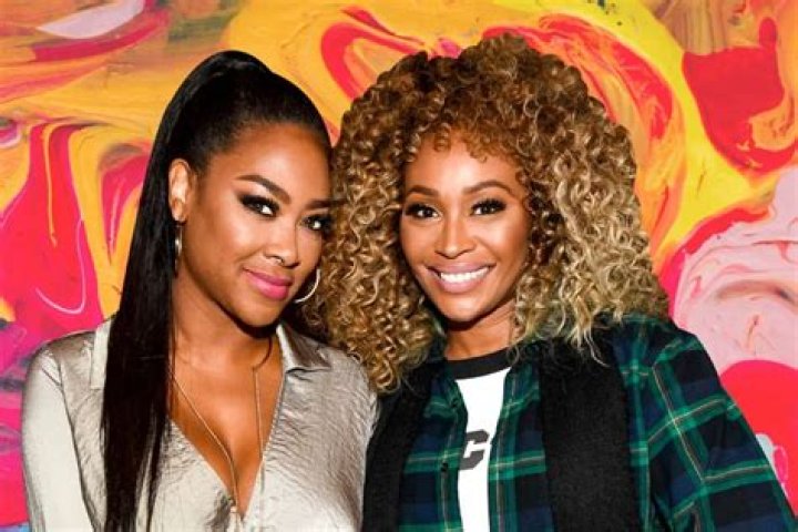 Kenya Moore Supports Cynthia Bailey And Some Of Her Fans Say She Should Not Trust Her