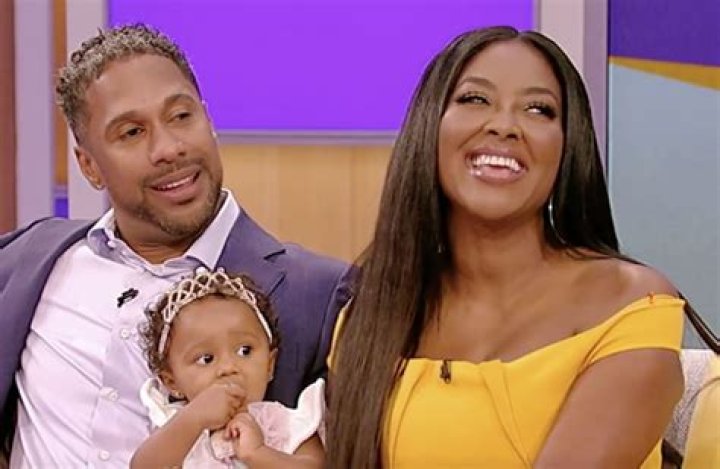 Kenya Moore’s Baby Girl, Brooklyn Daly, Has A Great Time In Front Of The TV, Eating Popcorn And Fans Are In Awe, Seeing This Video