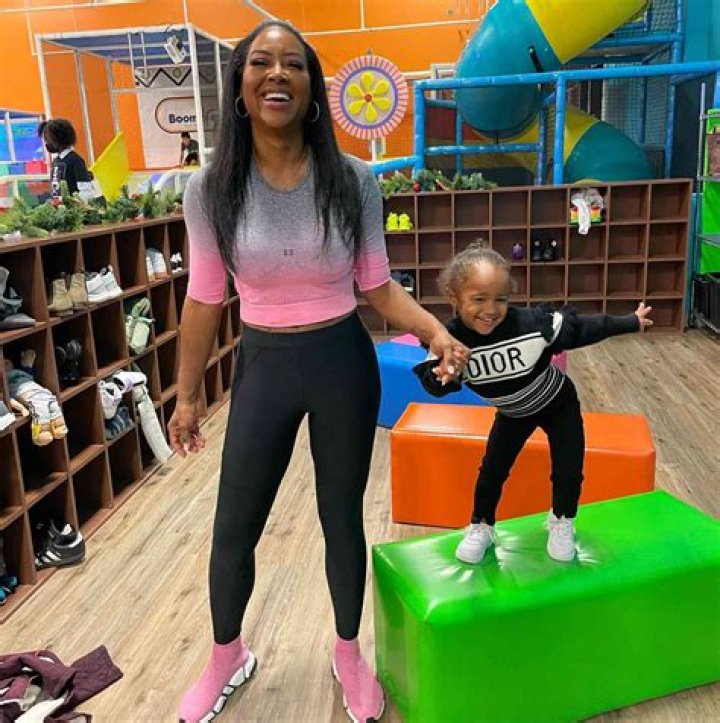 Kenya Moore’s Video Of Her Baby Girl, Brooklyn Daly, Having Fun With A Flower Will Make Your Day