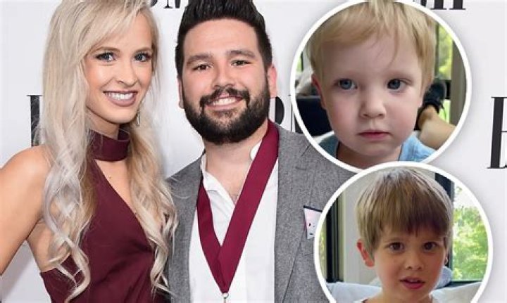 Kyle Mooney: Girlfriend, net worth, tattoos, smoking & body facts