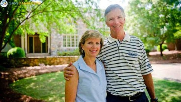 Larry Mize Wiki, age, height, nationality, wife, family, caddie, ranking, career earnings, net worth