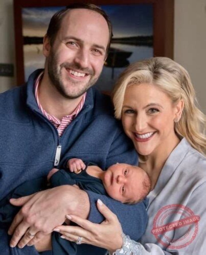 Laura Hettiger Husband, Married, Net Worth, Age, Height, Kids, Bio