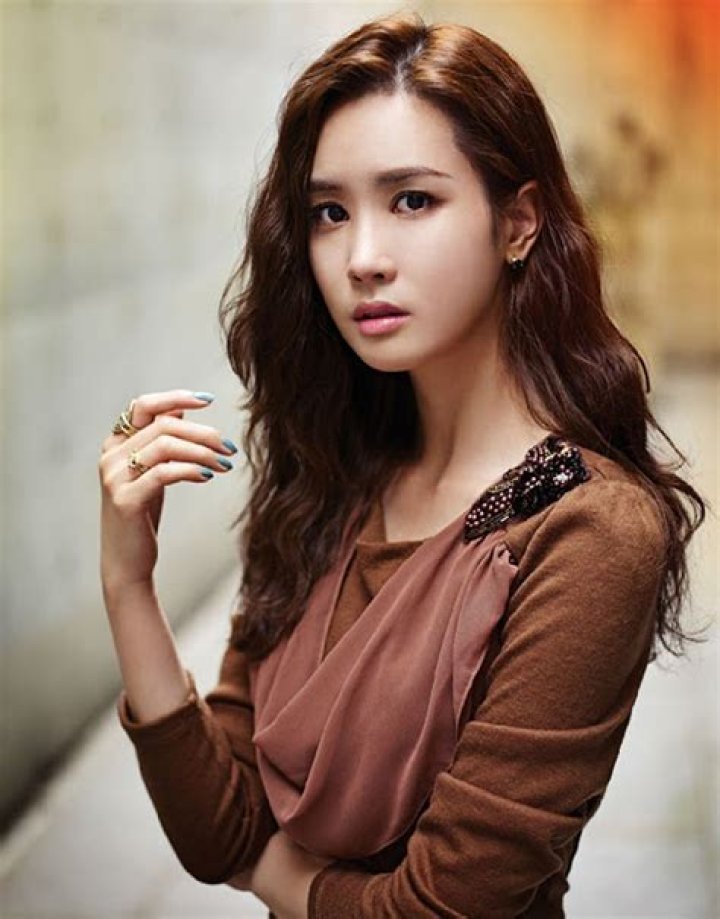 Lee Da-hae Biography - Facts, Childhood, Family, Achievements of S Korean Actress