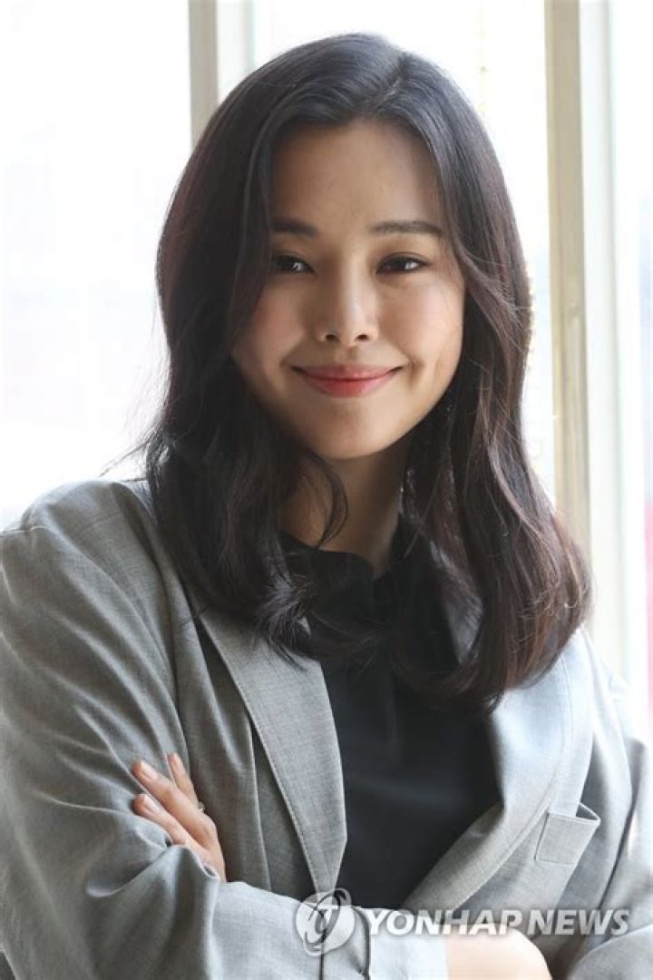 Lee Ha-nui (Hone Lee) Biography