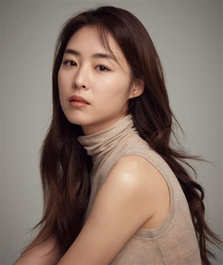 Lee Yeon Hee Wiki, Age, Height, Boyfriend, Net Worth & More