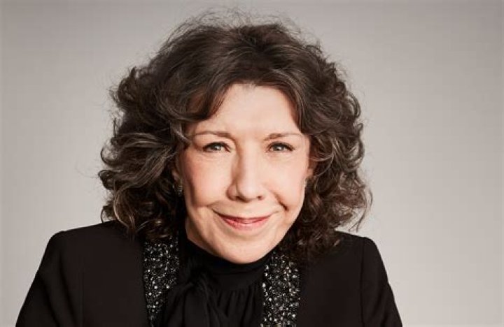 Lily Tomlin Biography - Childhood, Life Achievements & Timeline