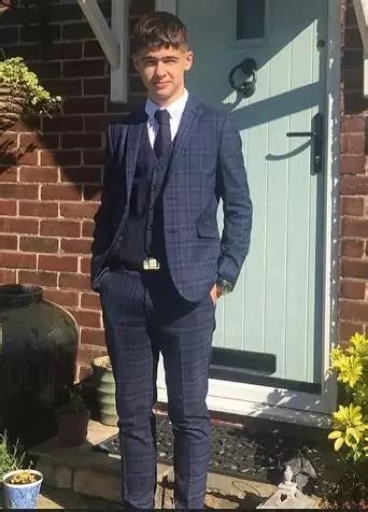 Louis Dunn [Actor] Wiki, Girlfriend, Net Worth, Height, Age & More