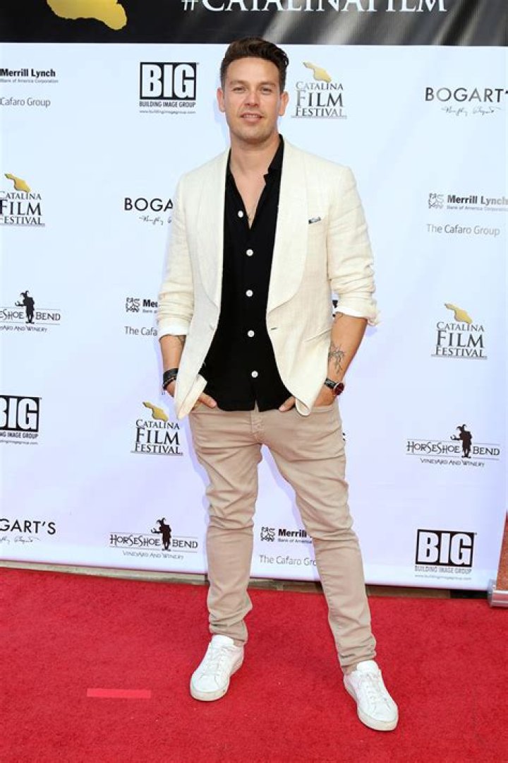 9 Lucifer Cast Members with Incredible Physiques