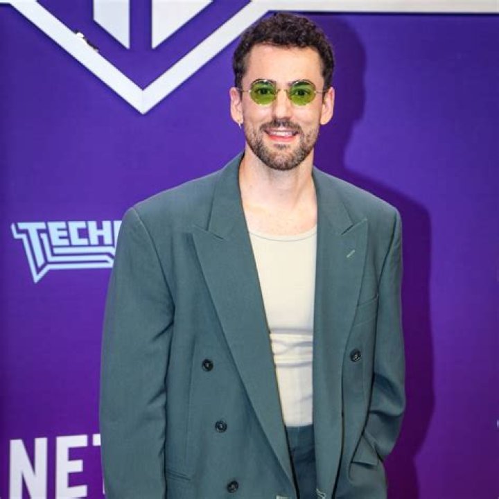 Luis Gerardo Méndez Height, Weight, Net Worth, Age, Birthday, Wikipedia, Who, Nationality, Biography