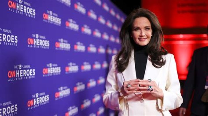 Lynda Carter continues threatening unexpected arch-nemesis Ryan Reynolds