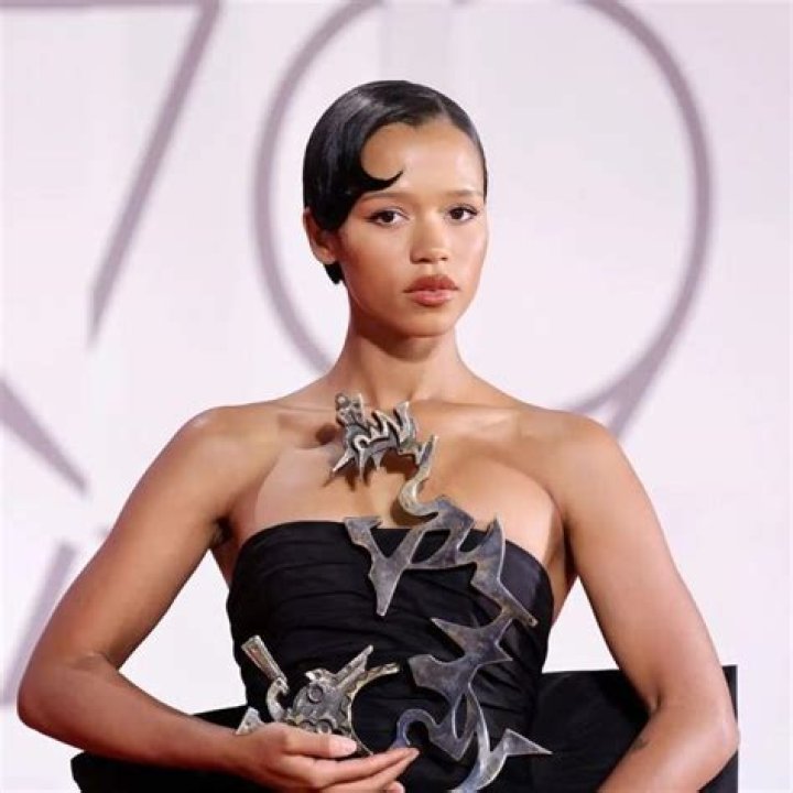 Malik Chris Russell Height, Weight, Net Worth, Age, Birthday, Wikipedia, Who, Nationality, Biography