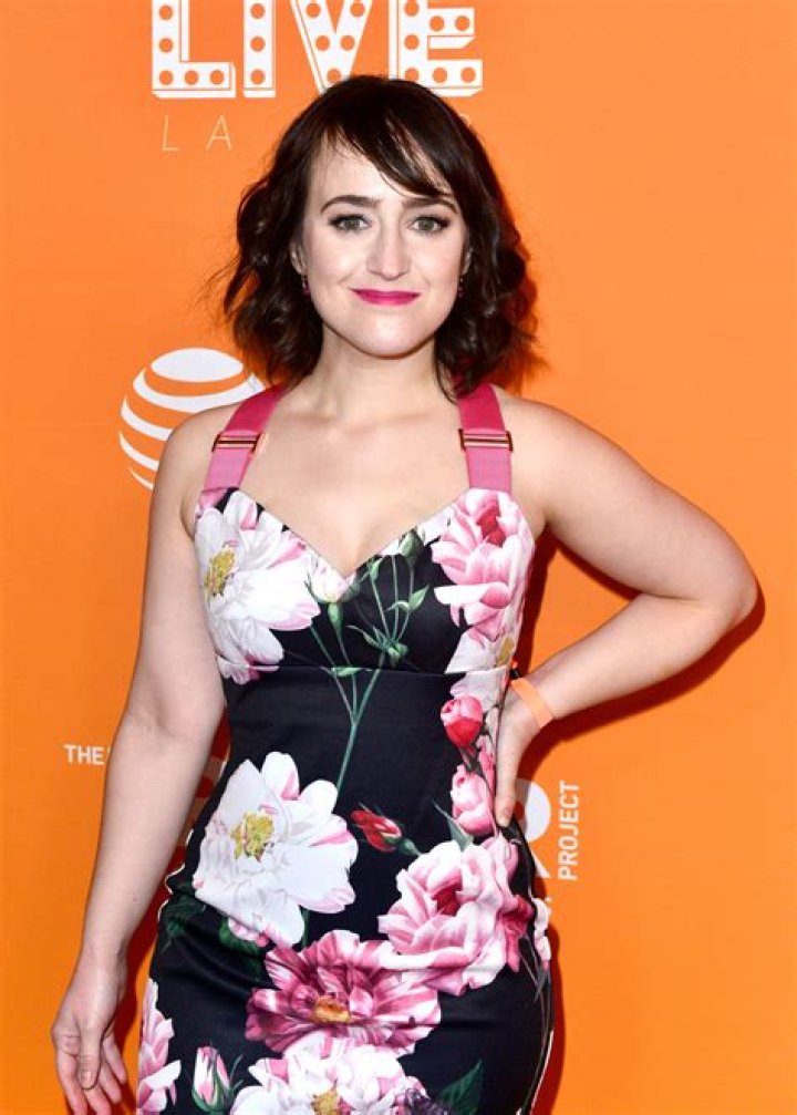 Mara Wilson Biography - Facts, Childhood, Family Life & Achievements