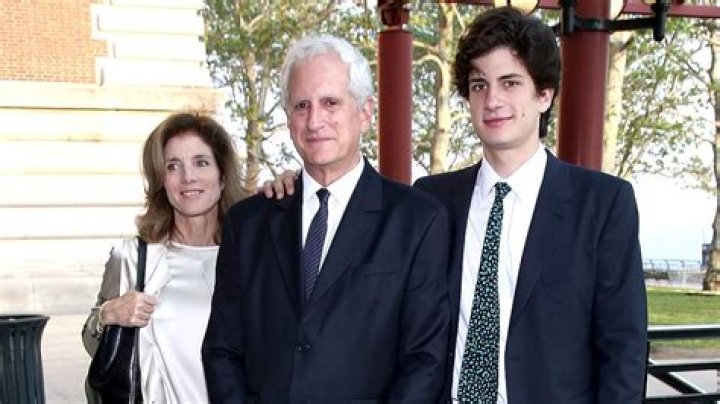 Marwan Kenzari parents: Who are his father and mother?